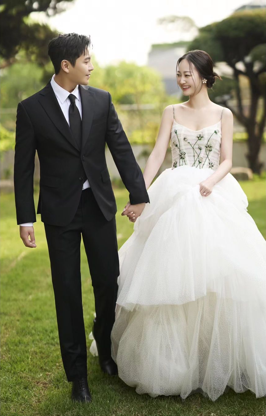 Song Seung Hyun Shares Beautiful Wedding Photos