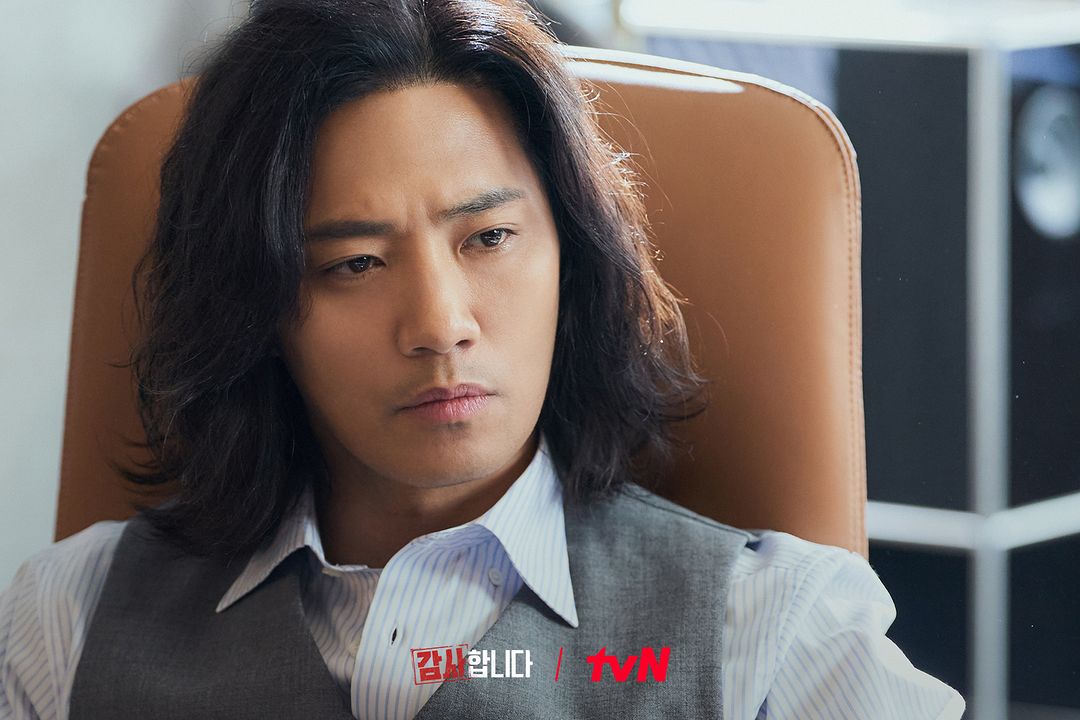 Jin Goo And Jung Moon Sung Are Brothers With Completely Opposite Personalities And Leadership Styles In “The Auditors”