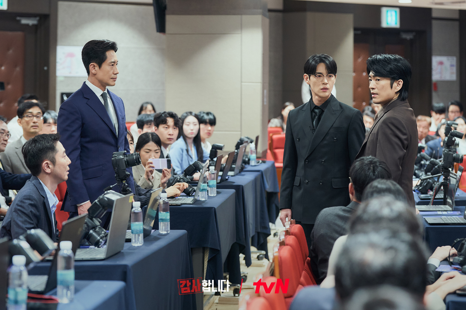 Shin Ha Kyun Is Prepared To Trap A Suspicious Shin Jae Ha In 