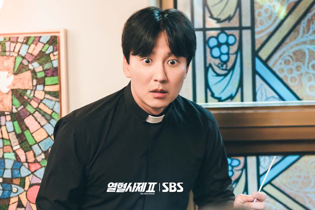 Kim Nam Gil Displays Extreme Emotions In Upcoming Drama “The Fiery Priest 2”