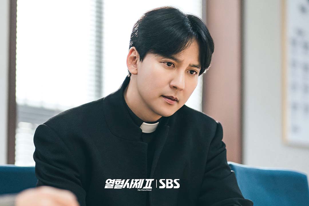 Kim Nam Gil And Kim Sung Kyun Are Still Driven By Justice After 5 Years In Upcoming Drama “The Fiery Priest 2″