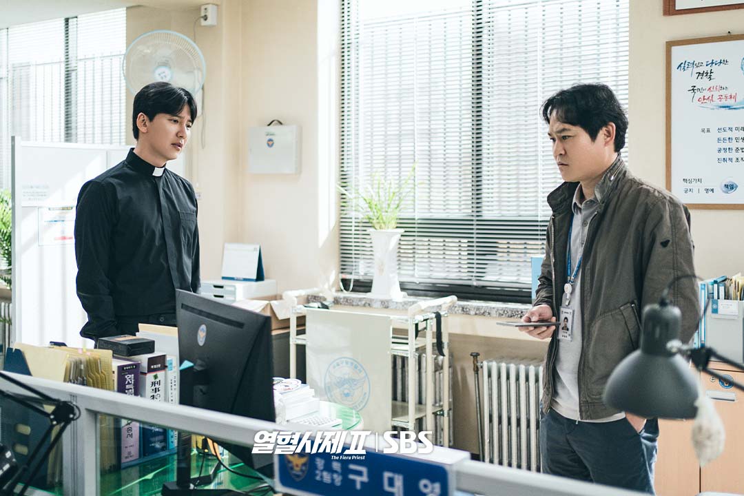 Kim Nam Gil And Kim Sung Kyun Are Still Driven By Justice After 5 Years In Upcoming Drama “The Fiery Priest 2″