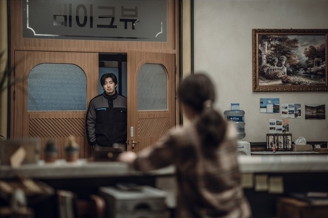 Kim Yun Seok, Yoon Kye Sang, And Lee Jung Eun Have Their Lives Disturbed By Go Min Si's Appearance In 