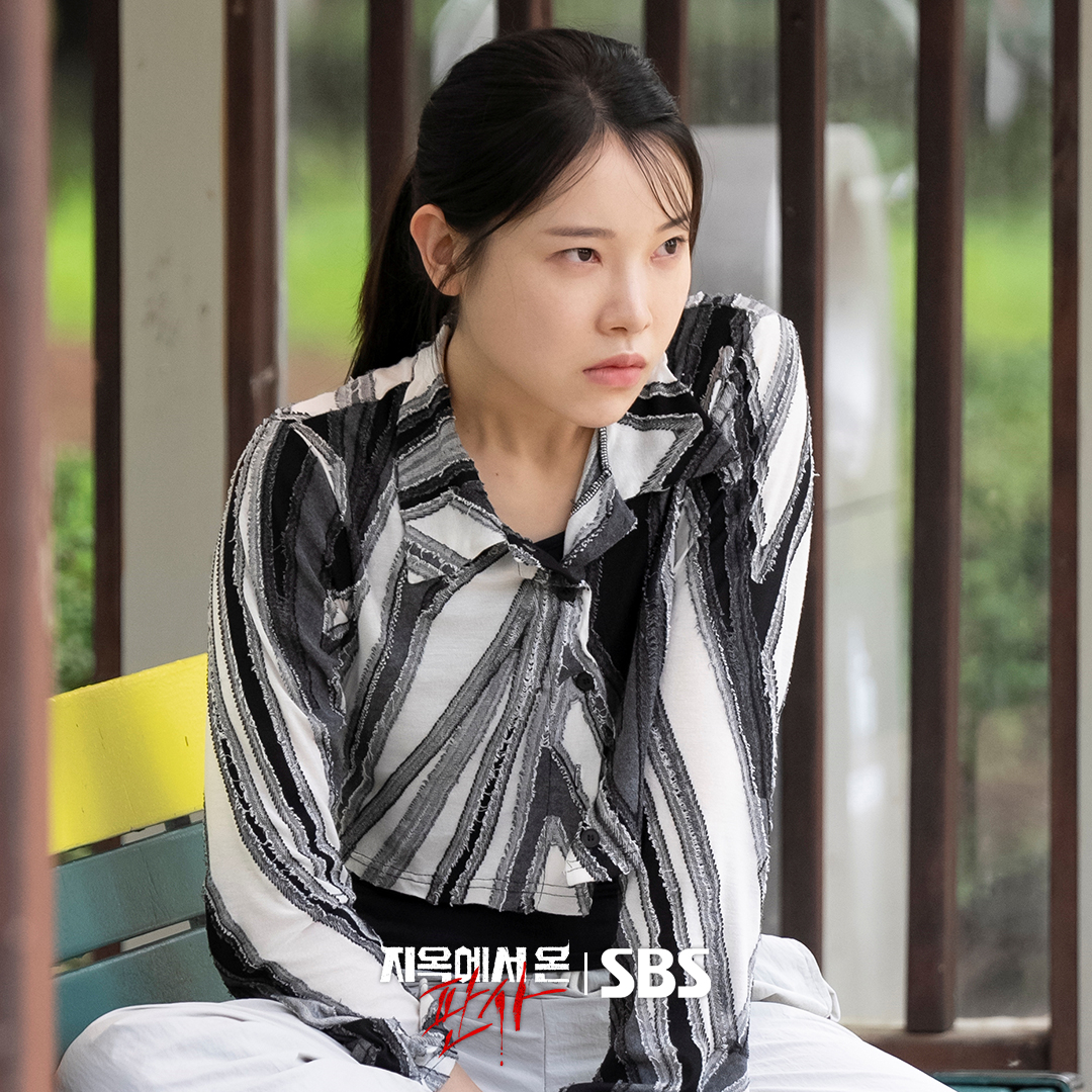 Park Shin Hye And Kim Jae Young Join Forces As Kim Ah Young Coldly Observes With Suspicion In 