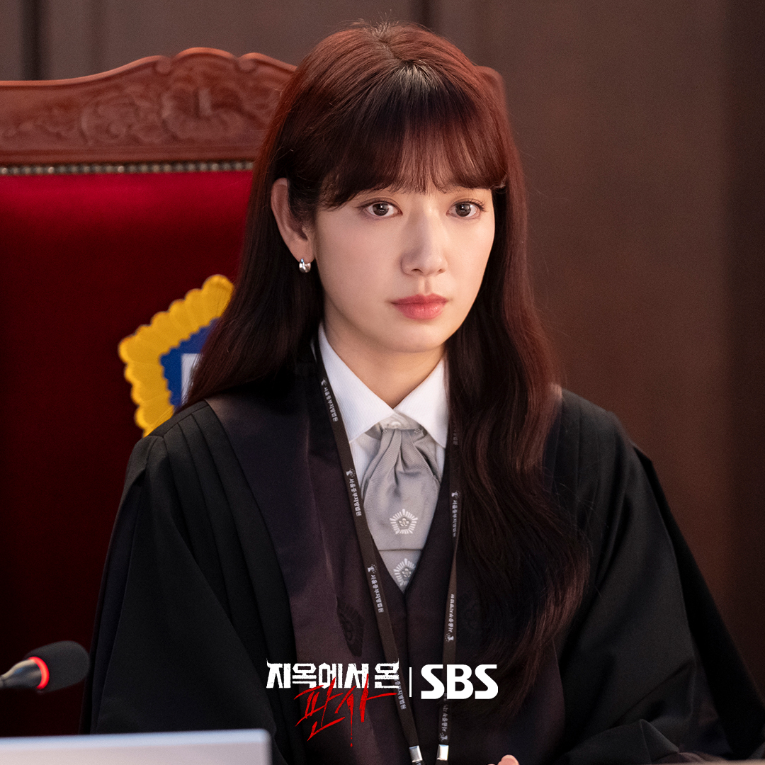 Park Shin Hye Tearfully Watches As Kim Jae Young Takes The Stand In “The Judge From Hell”