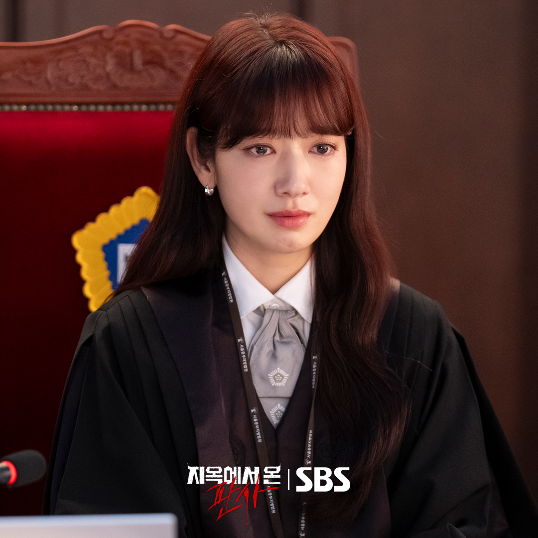 Park Shin Hye Tearfully Watches As Kim Jae Young Takes The Stand In “The Judge From Hell”