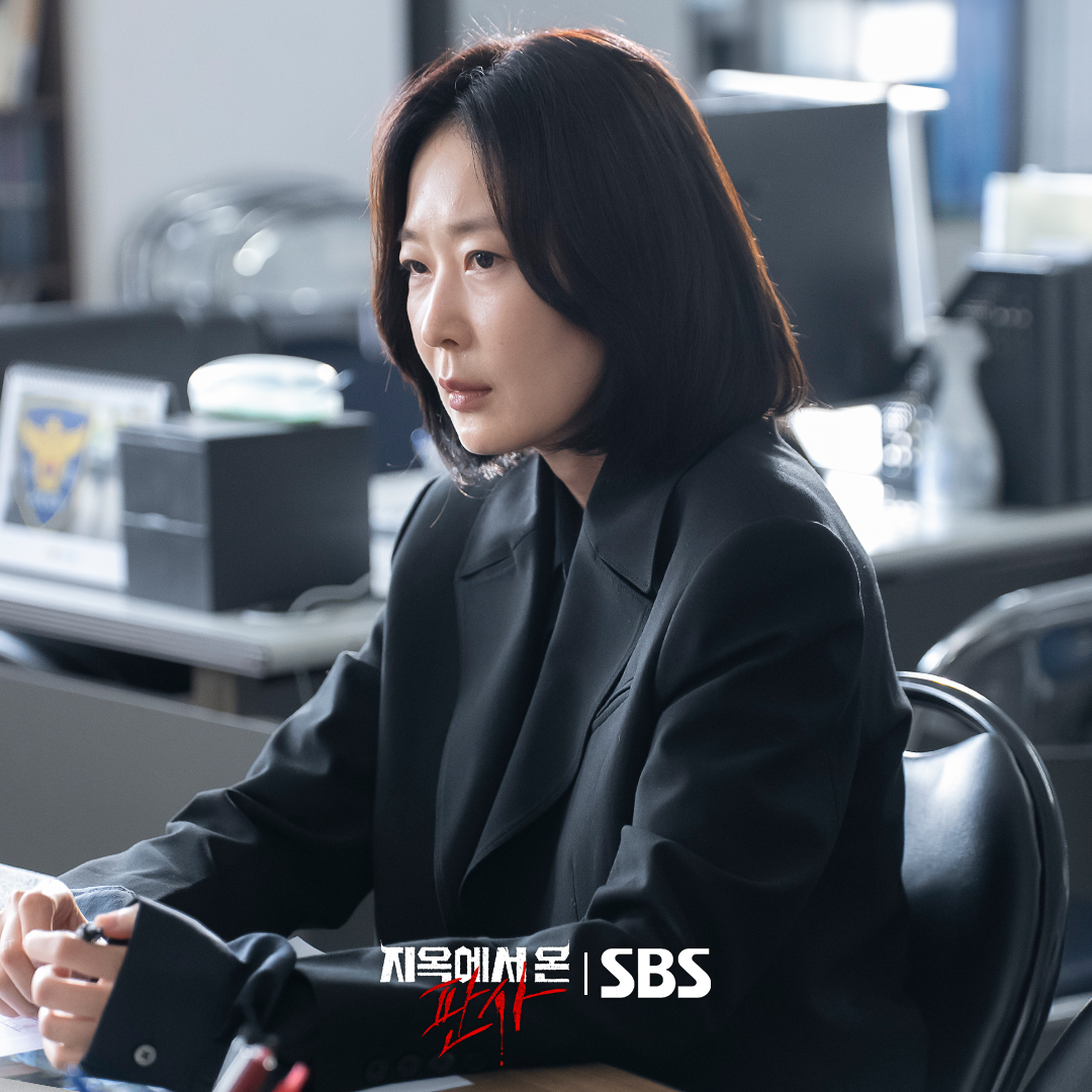 Real-Life Sisters Kim Jae Hwa, Kim Hye Hwa, And Kim Seung Hwa Showcase Contrasting Charms In “The Judge From Hell”