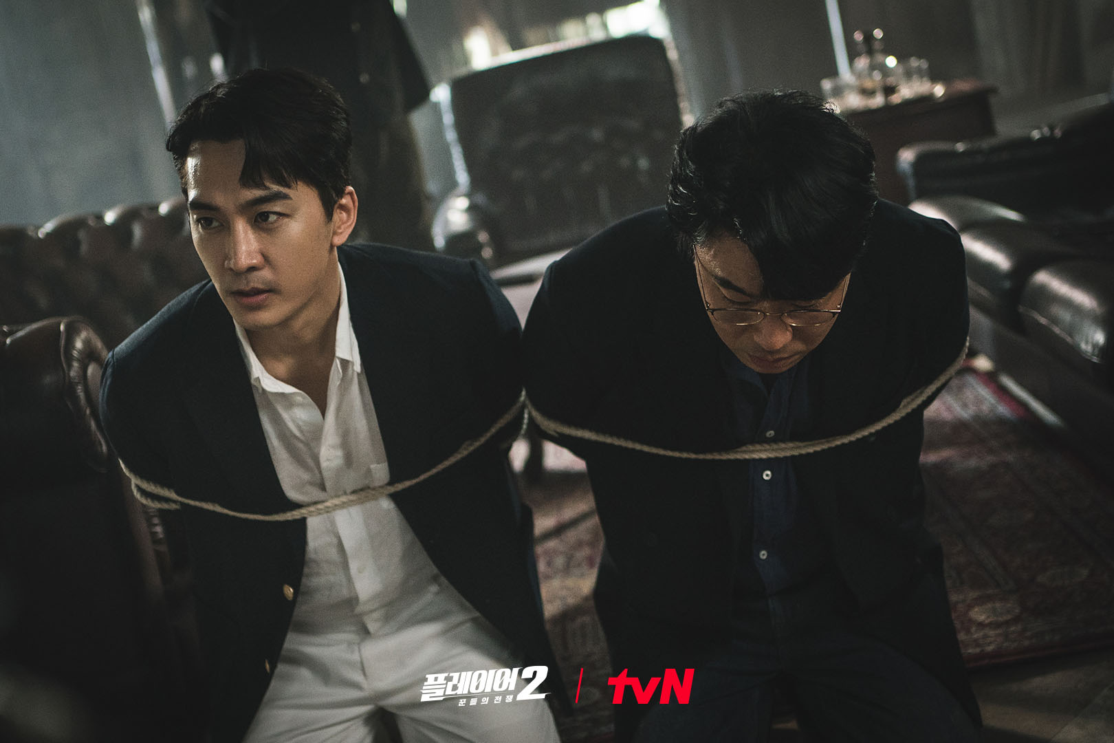 Song Seung Heon And Lee Si Eon Fall Into Oh Yeon Seo’s Trap In “The Player 2: Master Of Swindlers”