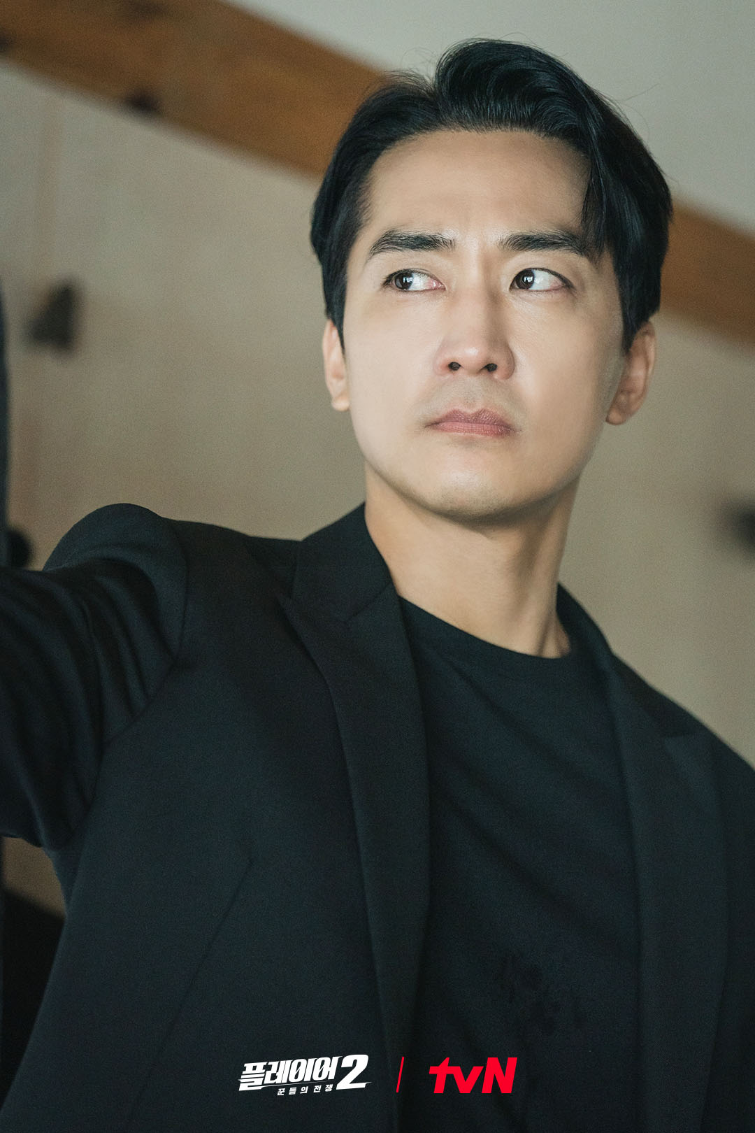 Song Seung Heon Aims To Take Down President Jo Sung Ha In “The Player 2: Master Of Swindlers”