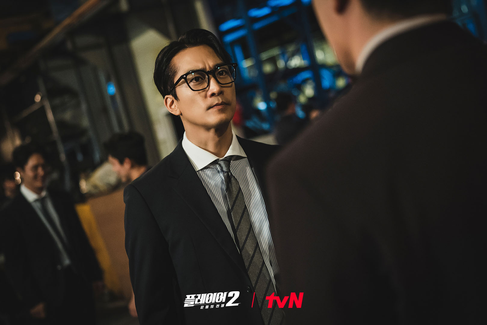 Song Seung Heon Takes Oh Yeon Seo Hostage In “The Player 2: Master Of Swindlers”