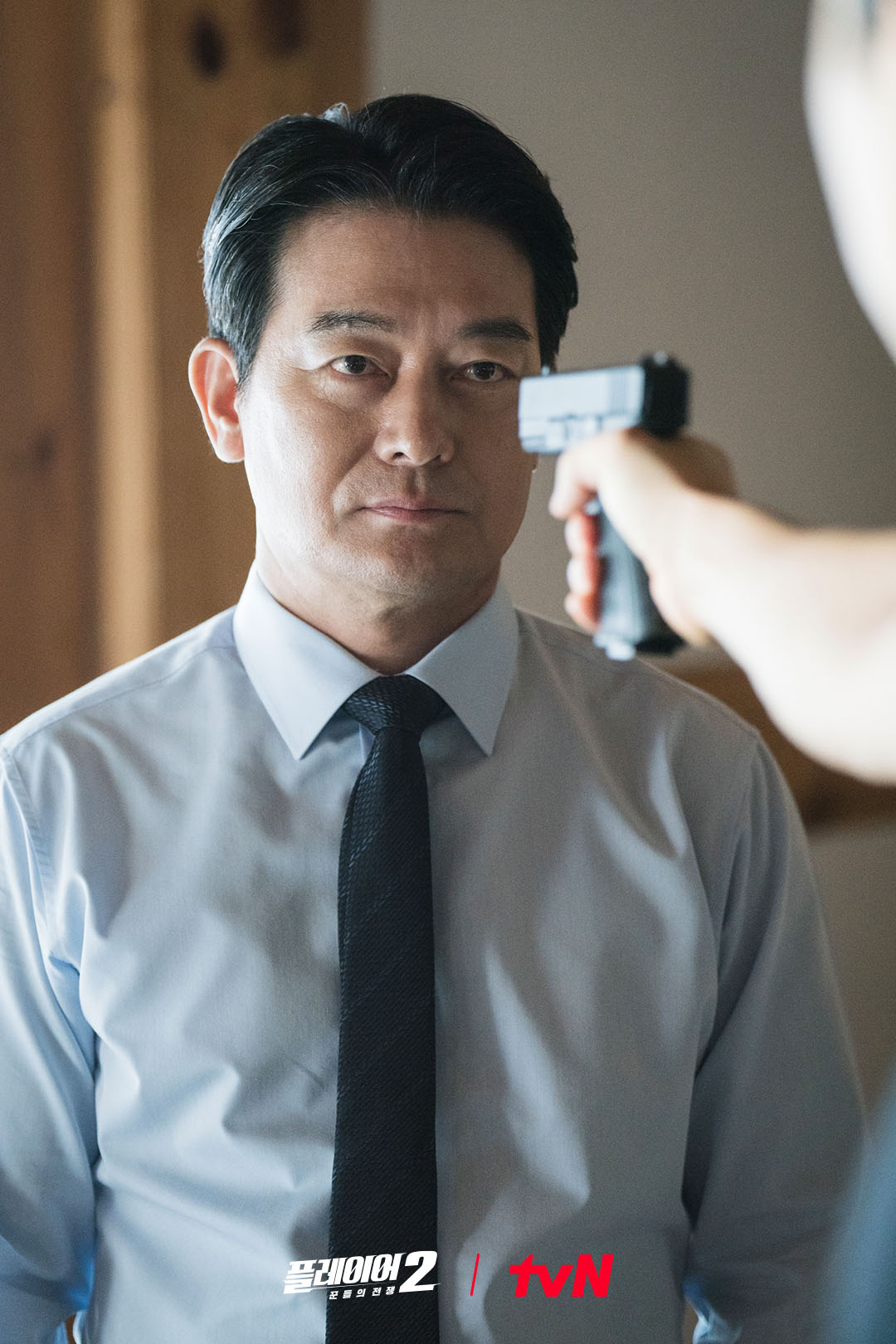 Song Seung Heon Aims To Take Down President Jo Sung Ha In “The Player 2: Master Of Swindlers”