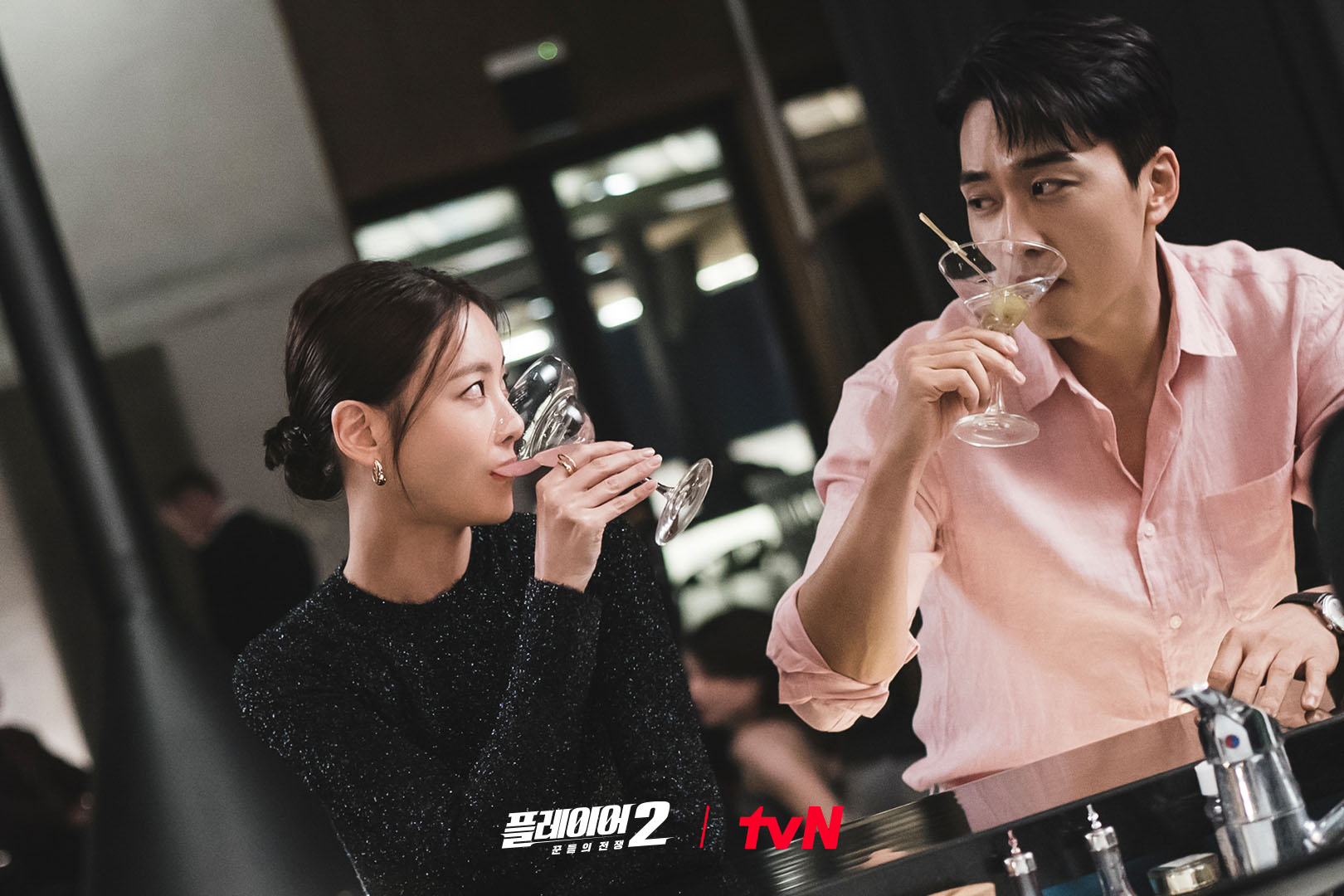Song Seung Heon and Oh Yeon Seo Engage In A Tense War Of Nerves In 