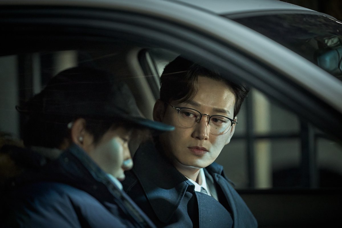 Kang Dong Won Shares A Connection With Lee Mi Sook, Jung Eun Chae, And More In Upcoming Film “The Plot”