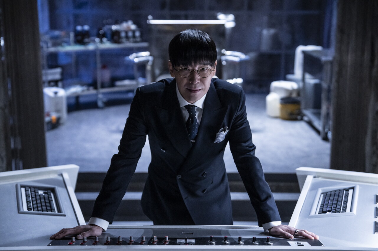 Uhm Ki Joon Returns More Evil Than Ever In “The Escape Of The Seven: Resurrection”