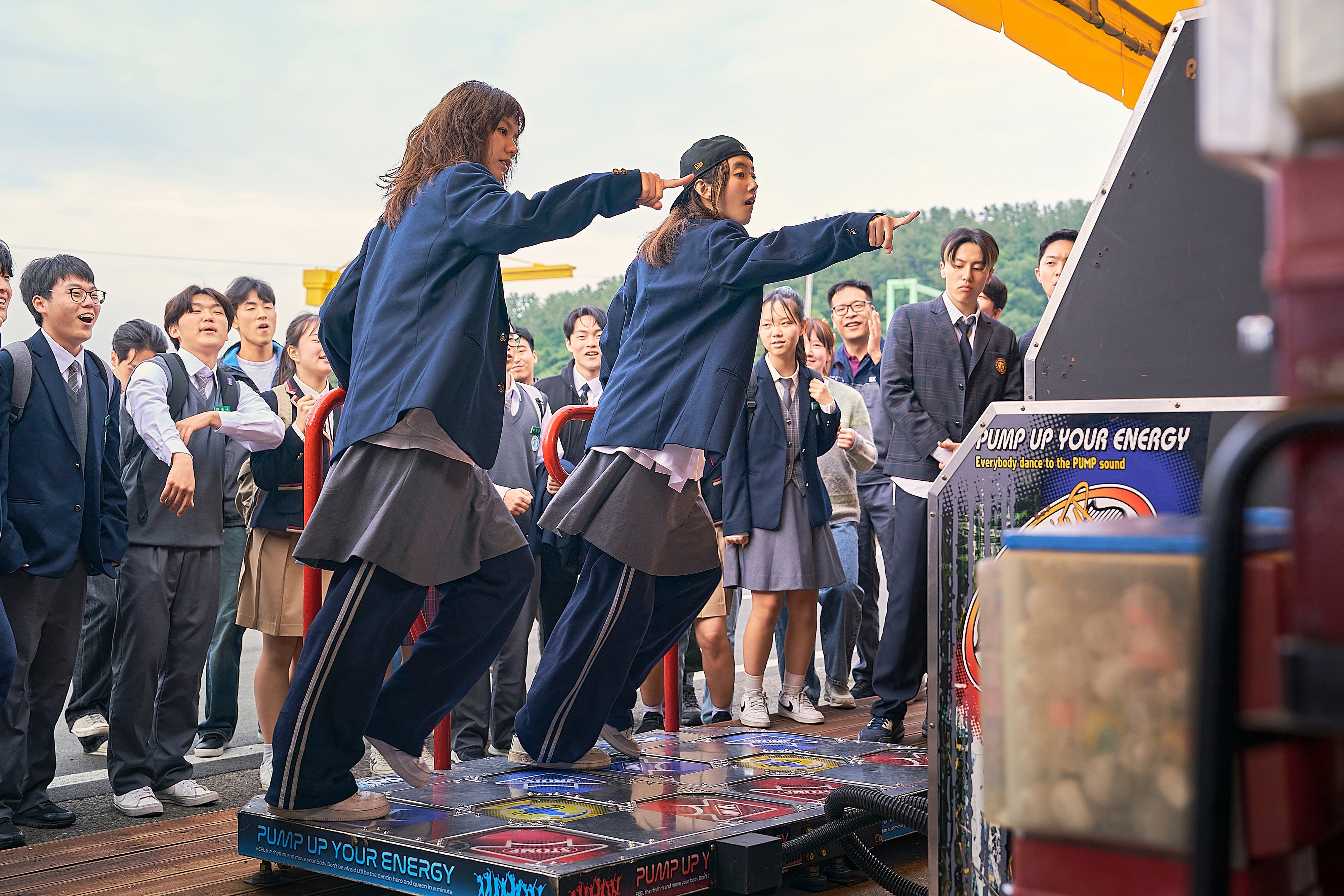 Hyeri, Park Se Wan, And Jo Aram Team Up To Launch A Cheerleading Club In Upcoming Film 