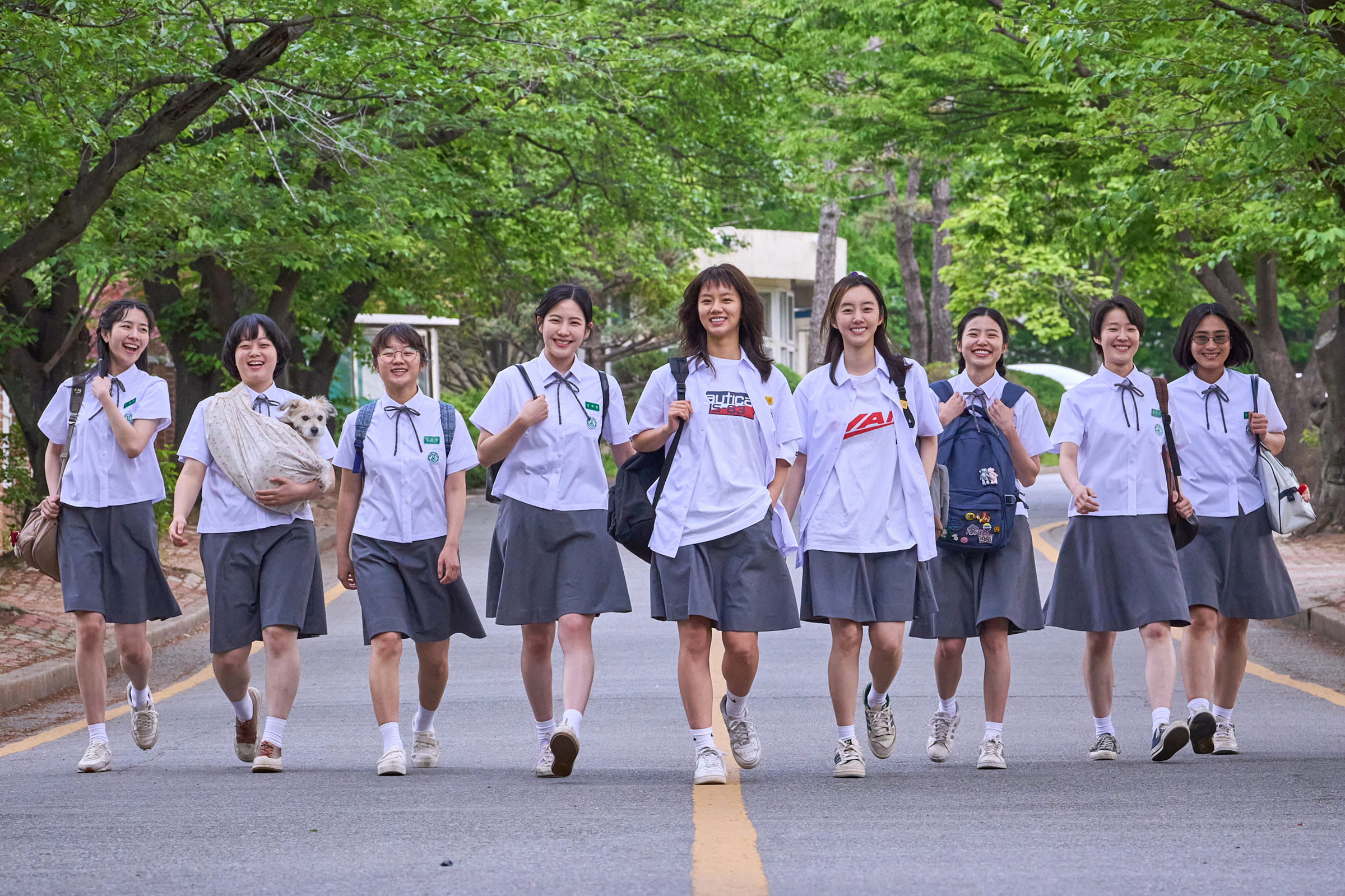 Hyeri, Park Se Wan, And Jo Aram Team Up To Launch A Cheerleading Club In Upcoming Film 