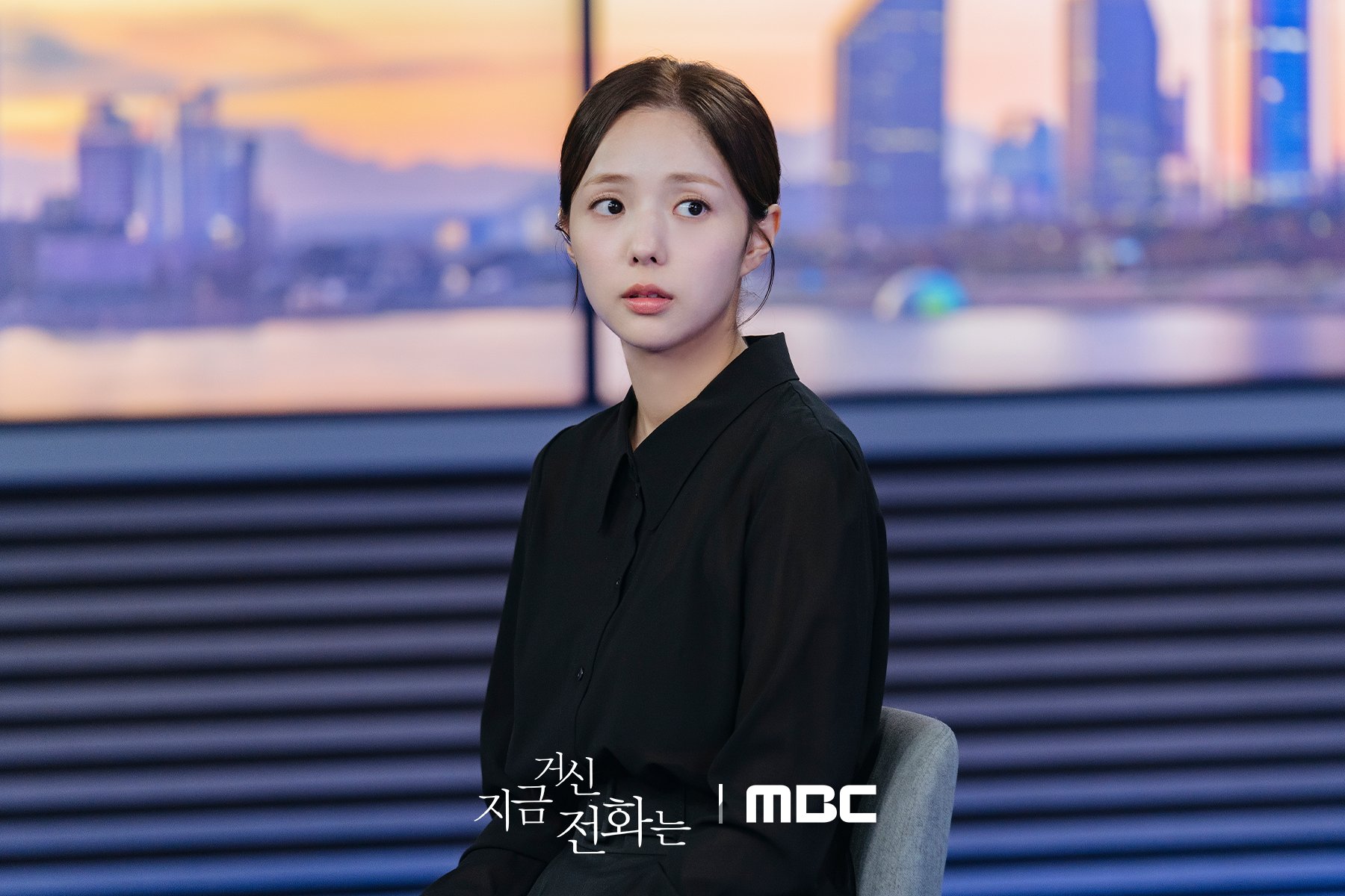 Chae Soo Bin Transforms Into A Sign Language Interpreter In New Drama “When The Phone Rings”