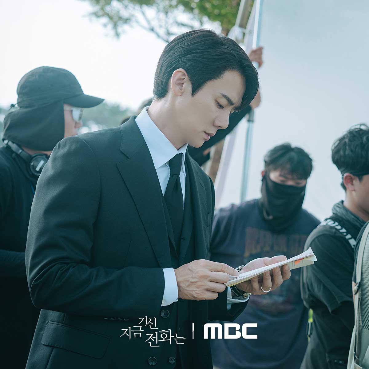 Yoo Yeon Seok, Chae Soo Bin, And More Keep Their Scripts Close And Show True Dedication Behind The Scenes Of 