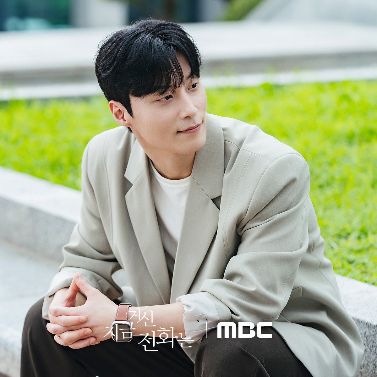 Heo Nam Jun Transforms Into A Psychiatrist And Content Creator In New Drama “When The Phone Rings”