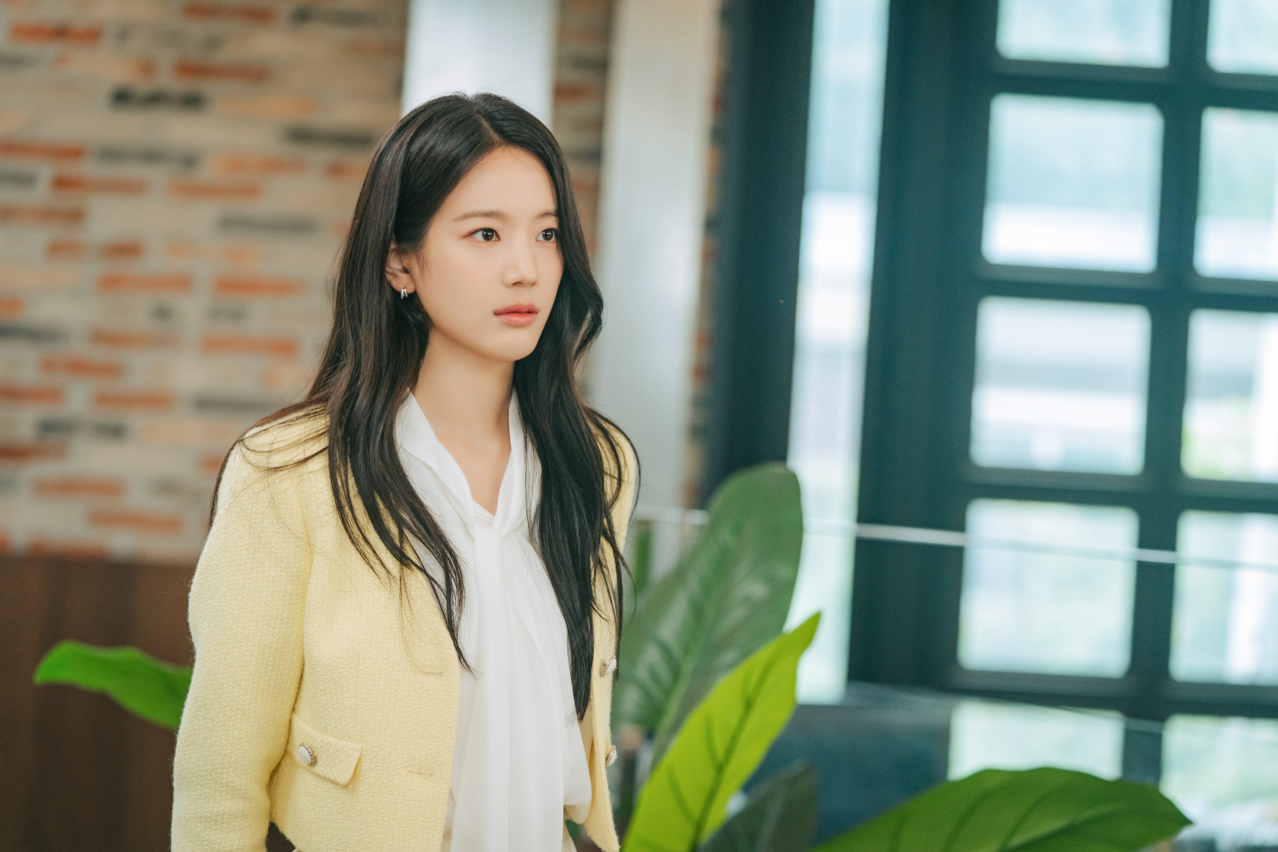 Jang Gyuri Embodies Confidence As A News Anchor In Upcoming Drama “When The Phone Rings”