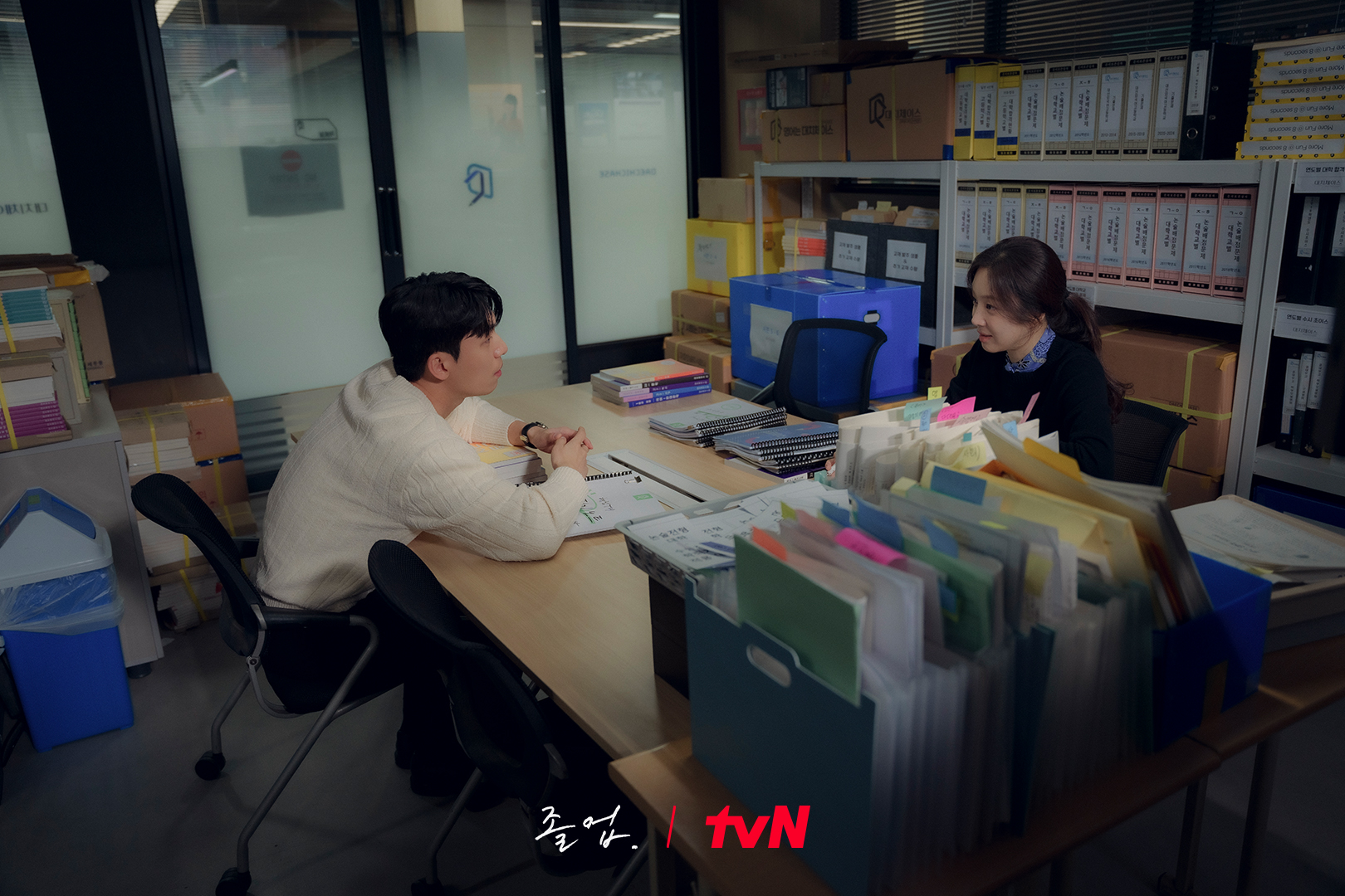 Wi Ha Joon And Jung Ryeo Won Get Closer While Facing A Crisis In 