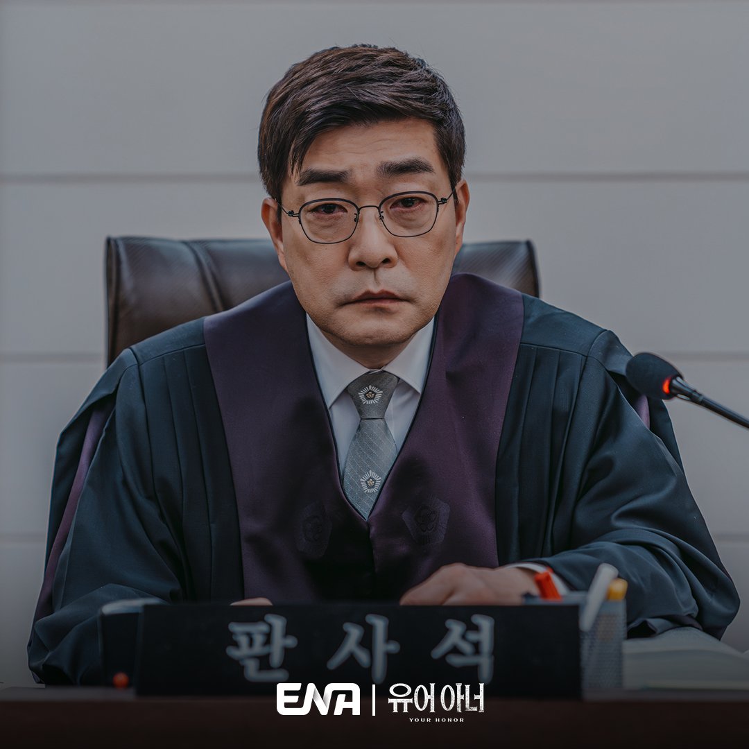 Judge Son Hyun Joo And Prosecutor Jung Eun Chae Each Have Their Own Plans for Defendant Heo Nam Jun In “Your Honor”