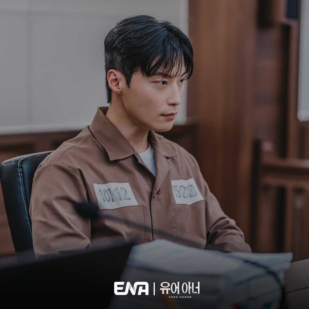 Judge Son Hyun Joo And Prosecutor Jung Eun Chae Each Have Their Own Plans for Defendant Heo Nam Jun In “Your Honor”