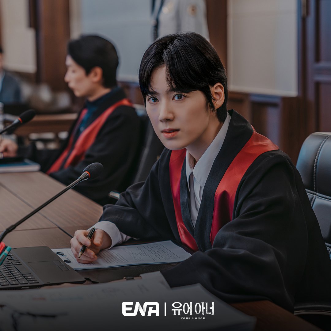 Judge Son Hyun Joo And Prosecutor Jung Eun Chae Each Have Their Own Plans for Defendant Heo Nam Jun In “Your Honor”