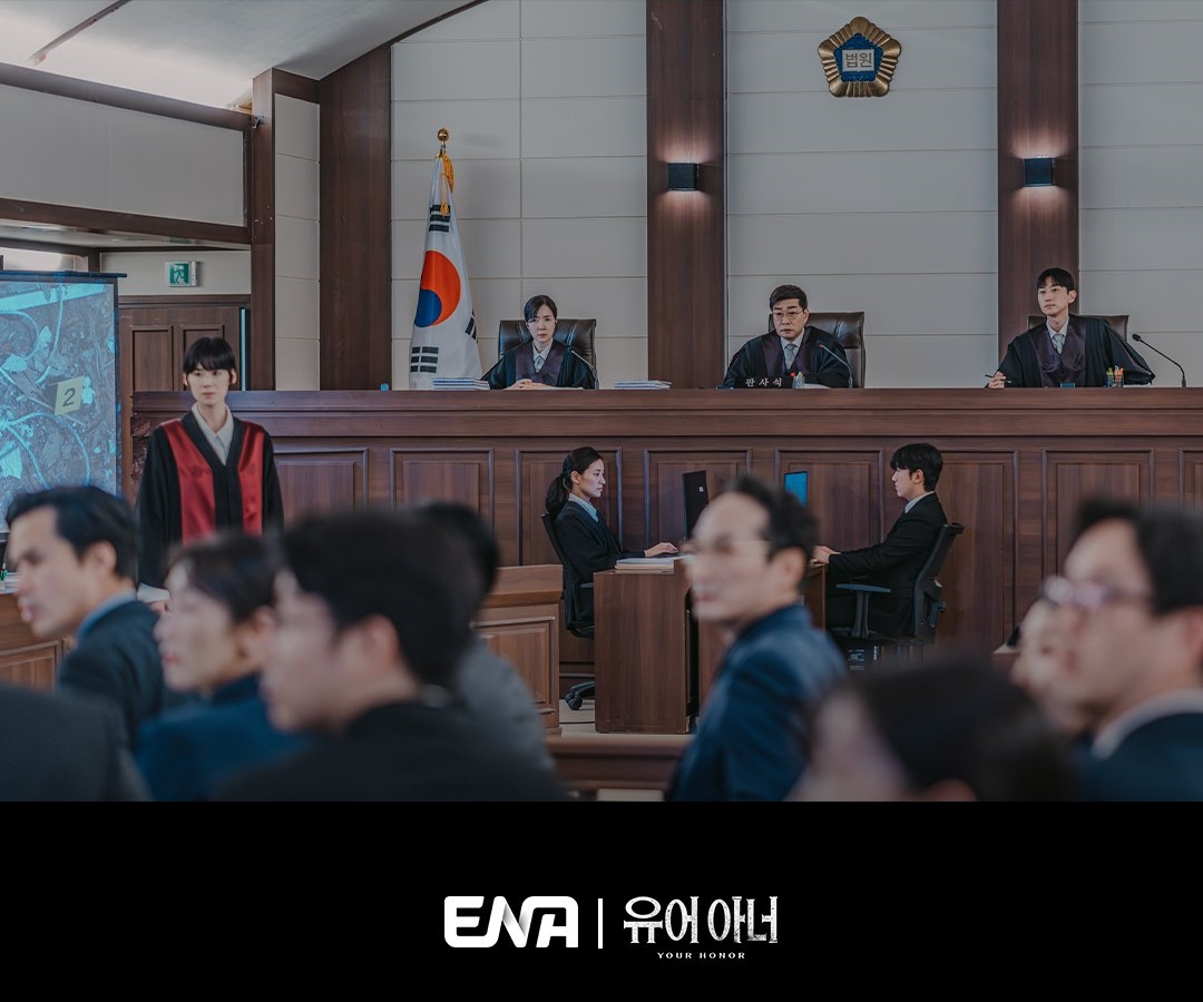 Judge Son Hyun Joo And Prosecutor Jung Eun Chae Each Have Their Own Plans for Defendant Heo Nam Jun In “Your Honor”