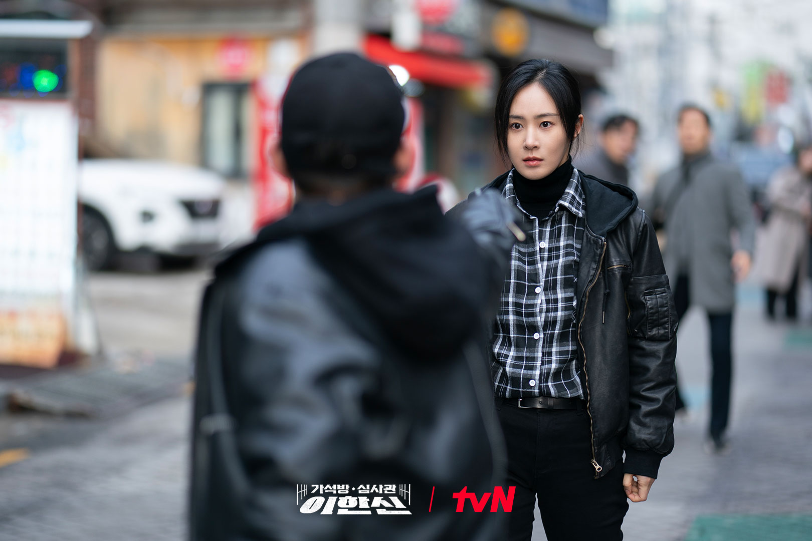 Girls' Generation's Yuri Fearlessly Catches A Knife-Wielding Criminal In 